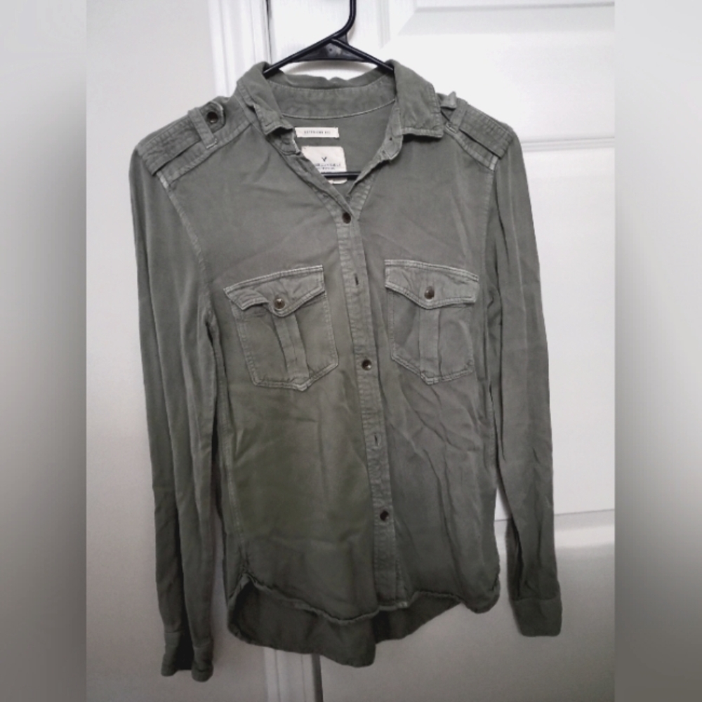 American Eagle Button Down